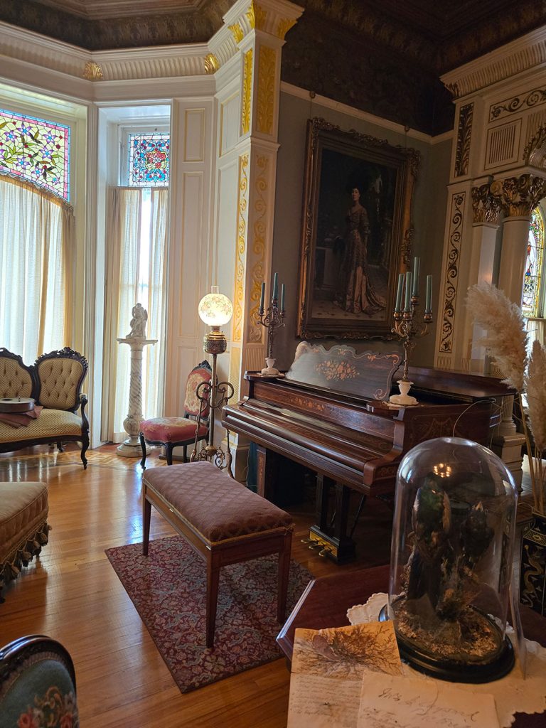 Craigdarroch Castle Heslaa victoria tours